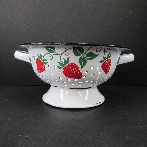 1983 Teleflora White Painted Metal Collander with Strawberry Design 4"X8" - Picture 1 of 8